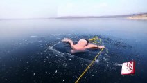 Donmuş göle serbest dalış kamerada