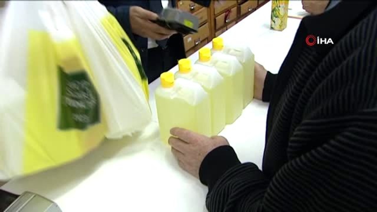 Kolonya dükkanlarında korona virüsü yoğunluğu