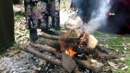 Türbedeki taşları ısıtıp şifa arıyorlar