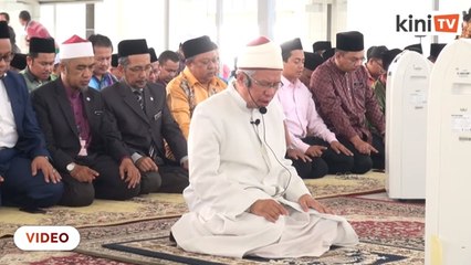 Zulkifli mulakan tugas hari ini dengan mengimamkan solat dhuha