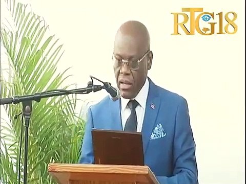 Jean Michel Lapin ansyen premye minis ak plizyè fonksyonè nan administrasyon piblik la onore