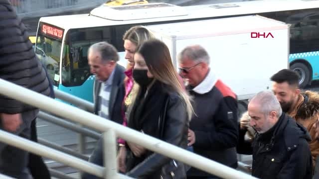 İSTANBULLULARIN TOPLU ULAŞIMDA MASKELİ ÖNLEMİ