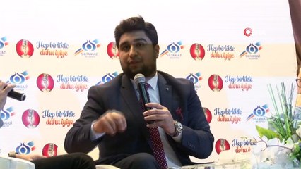 Ünlü radyocuların gençlerle sohbeti eğlenceli anlara sahne oldu