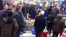 Kosova'da koronavirüs endişesi Halk marketlere koştu