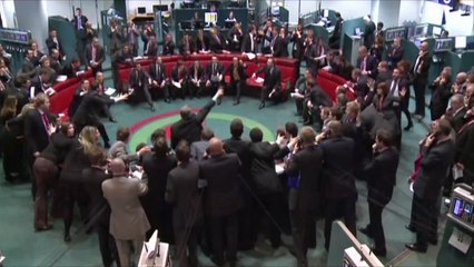 السعودية تزيد معدل إنتاجها وتهوي بأسعار النفط عالميا