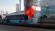 Erzurum'da şehir içi yolcu otobüsü alev alev yandı