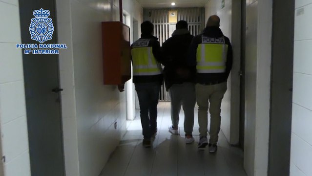 Detienen a tres personas por presunta estafa y falsedad documental