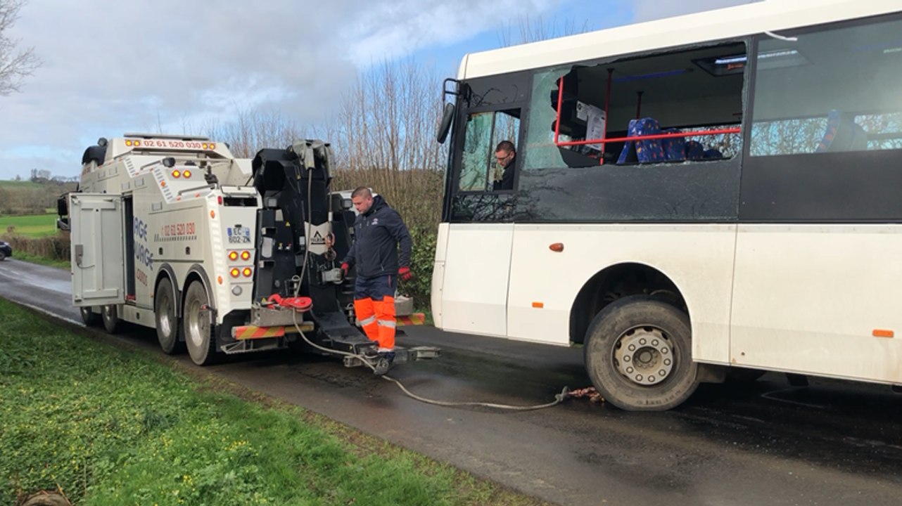 Un car scolaire accidenté, 35 collégiens évacués