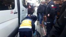 KOCAELİ Minibüse binmek isterken düşen yaşlı adam yaralandı