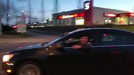 Un automobiliste qui insulte se prend un karma