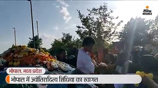 भाजपा में शामिल होने के बाद सिंधिया का भोपाल में पहला रोड शो; राहुल बोले- वे विचारधारा को जेब में रखकर भाजपा में गए