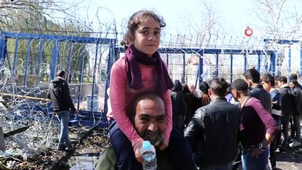 Mültecilerin ‘Tampon’ Bölgedeki Umutlu Bekleyişleri Sürüyor