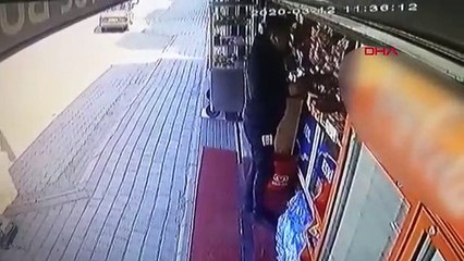 AYDIN Müşterinin düşürdüğü parayı bulup teslim etti