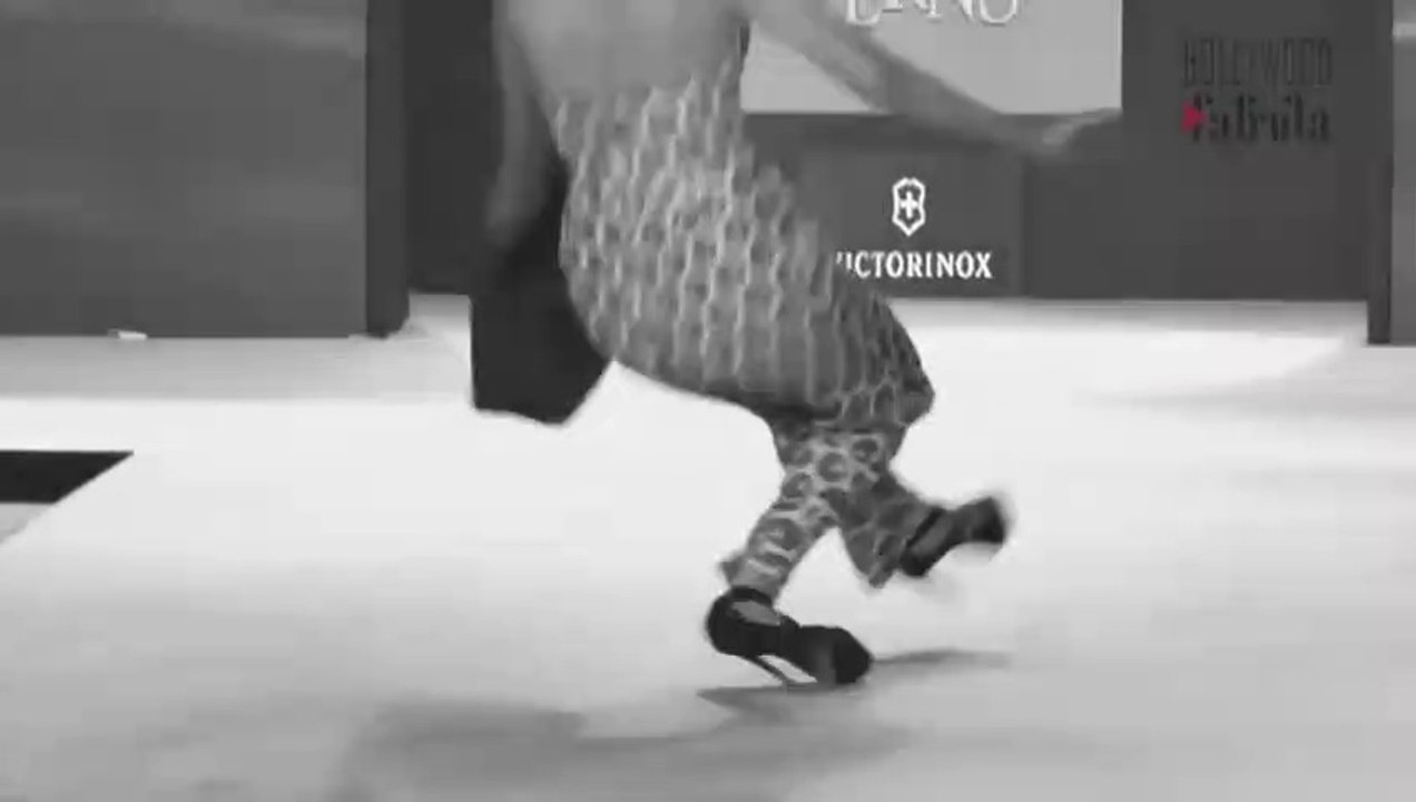 Bollywood_Actresses_Falling_On_Ramp_2019___Yami_Ga || Bollywood Actresses Falling On Ramp 2019 | Yami Gautam | Sushmita Sen | Sona Mohapatra ||Bollywood Actresses Gorgeous Entry on Ramp Walk @LFW2020 | Ileana D'Cruz, Kareena, Malaika, Nora