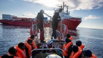 وقايةُ سفينةٍ من كورونا لتعاود إنقاذ لاجئين من البحر