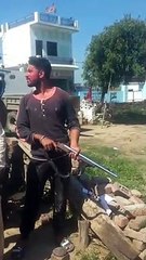 शामली: फायरिंग करते हुए M-tech के छात्र का वीडियो वायरल