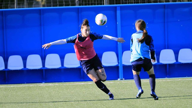 A l'entraînement avec les féminines à l'OM Campus