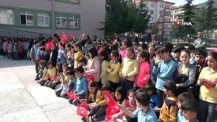 Batum'lu ikizler İstiklal marşını okudular