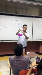 Un prof de chimie pas vraiment au point