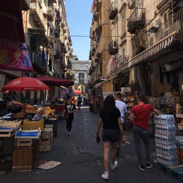 Italy Shut Downs All Restaurants and Bars Amid Coronavirus Outbreak