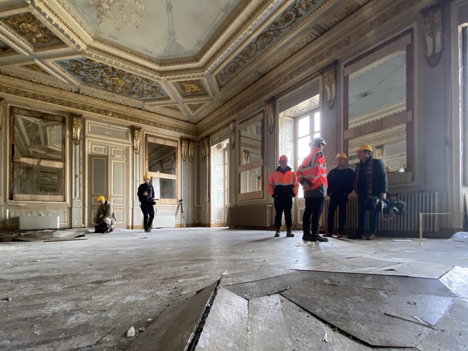 Quatre mois après l’incendie, visite du chantier de la mairie d’Annecy