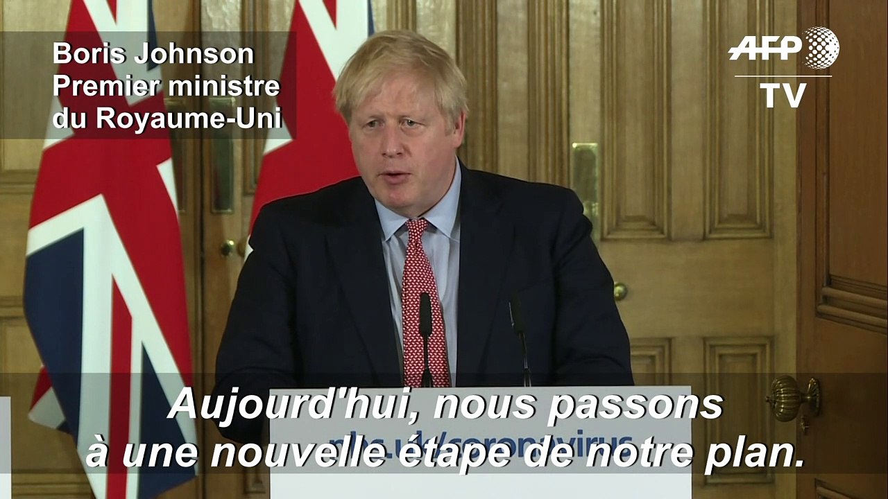 Covid-19: Boris Johnson demande à ceux qui ont des symptômes de "rester chez eux"