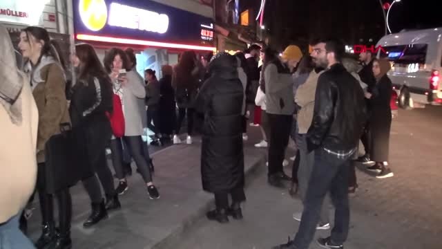 Bartın'da öğrenciler otobüs firmalarının yazıhanelerine akın etti