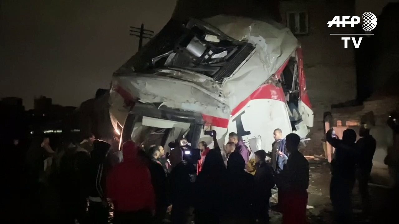 إصابة 13 شخصًا في تصادم قطارين في مصر