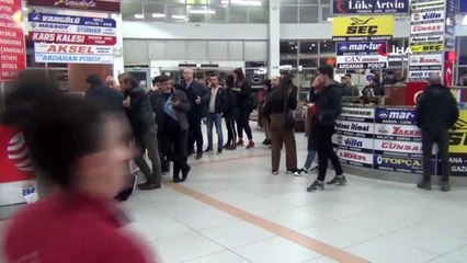 Okulları tatil oldu, öğrenciler yazıhanelere akın etti