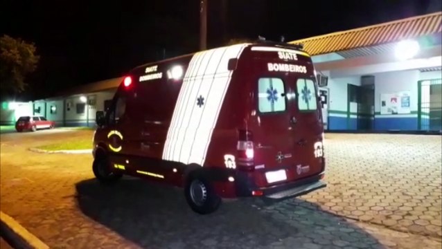 Em 'dividida' durante partida de futebol, jovem sofre luxação em ombro e precisa do socorro do Siate