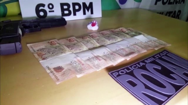 ROCAM detém dupla e faz apreensão de bucha de cocaína e simulacro de pistola