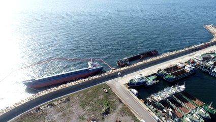 Tuzla'da kaza sonucu yan yatan gemi havadan görüntülendi