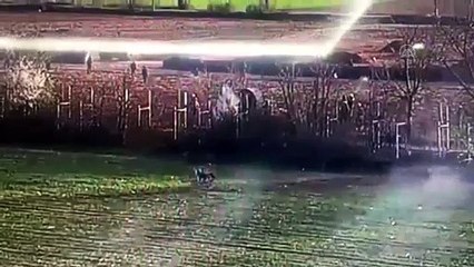 Yunan güvenlik güçleri sığınmacılara attıkları gaz bombalarından etkileniyor - EDİRNE