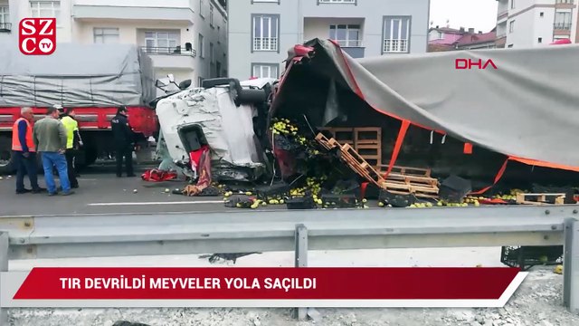 TIR devrildi, meyveler yola saçıldı