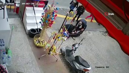 Yürürken zincire takılan genç kız böyle hastanelik oldu