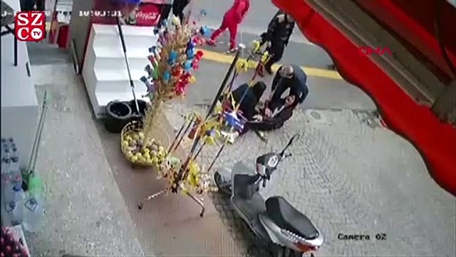 Genç kızın zincire takılarak düştüğü an kamerada