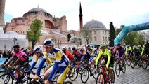 Son Dakika: Cumhurbaşkanlığı Türkiye Bisiklet Turu, koronavirüs tedbirleri kapsamında ileri bir tarihe ertelendi