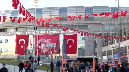 İSTANBUL Son kez seyircili oynanan maçta Başakşehir'e Türkiye'nin her yerinden destek geldi