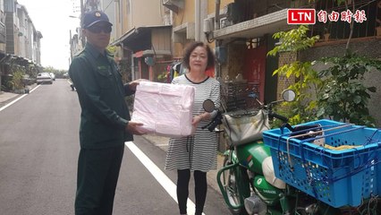武漢肺炎》好加在！郵差路邊掉落600片口罩 「自己人」協助找回
