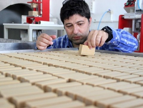 Koronavirüs sonrası tarihin bilinen en eski dezenfektanlarından olan zeytinyağı sabunu üreticileri siparişlere yetişemiyor