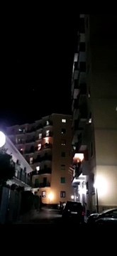 Confinés chez eux, les Italiens chantent Andrà tutto bene de Levante, et c’est si beau !