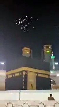 Dezenfekte çalışmaları için kapatılan Kâbe'yi kuşlar tavaf etti