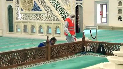 Melike Hatun Camisi, virüs tehlikesine karşı dezenfekte edildi