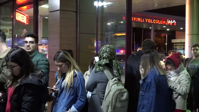 Otobüs terminaline akın eden öğrenciler bilet bulamadı