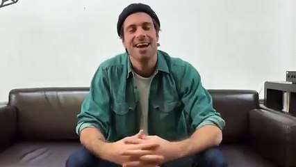 Critiqué par le Ministre de la Communication et les internautes, Tom Leeb change sa chanson pour l'Eurovision et trouve un titre en français
