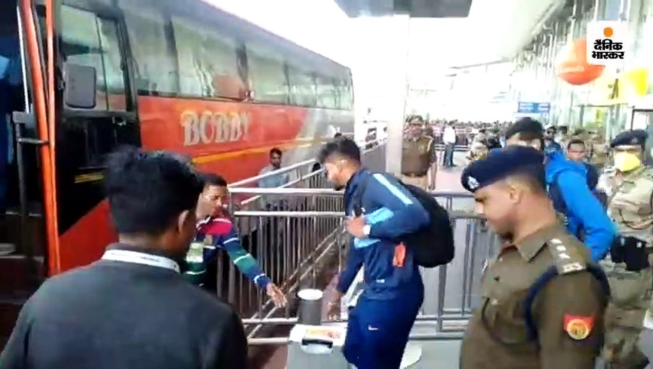 लखनऊ पहुंची भारत-साउथ अफ़्रीका की टीमें, कुछ खिल...