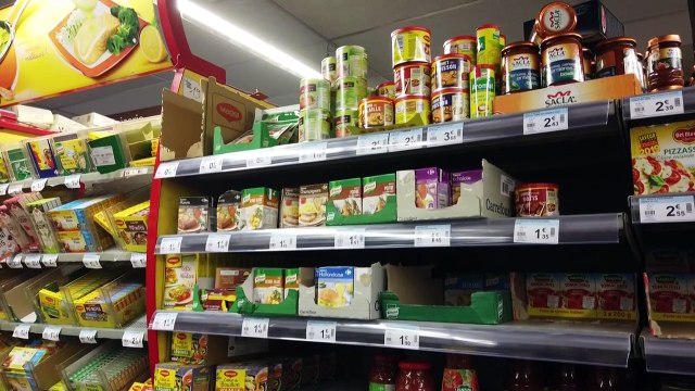 Coronavirus: à Paris, les rayons pâtes, riz et conserves dévalisés