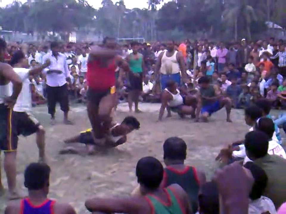 জাতীয় খেলা হা ডু ডু। অসাধারণ খেলা গ্রাম অঞ্চলে দেখুন।