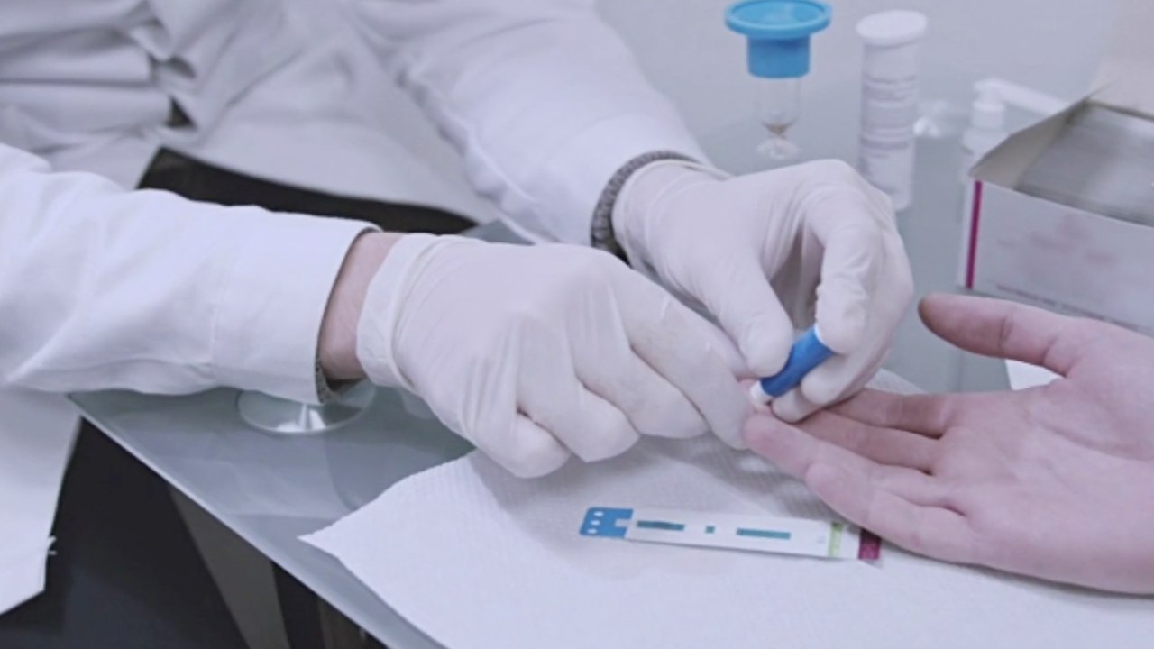 Bei welchen Symptomen sollte man sich auf das Coronavirus testen lassen ...