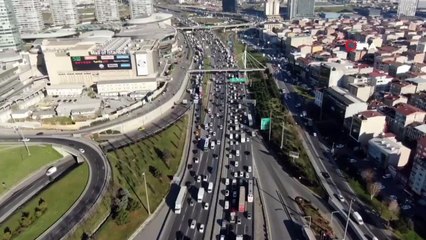 Mahmutbey Gişelerinde tatil trafiği havadan görüntülendi